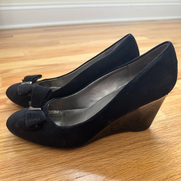 Bandolino Shoes - Bandolino Black Suede Wedges with Bow and Patent Leather Heel